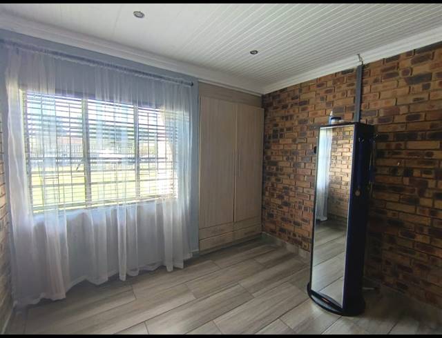 4 BEDROOM FREESTANDING FOR SALE IN SUNAIR PARK